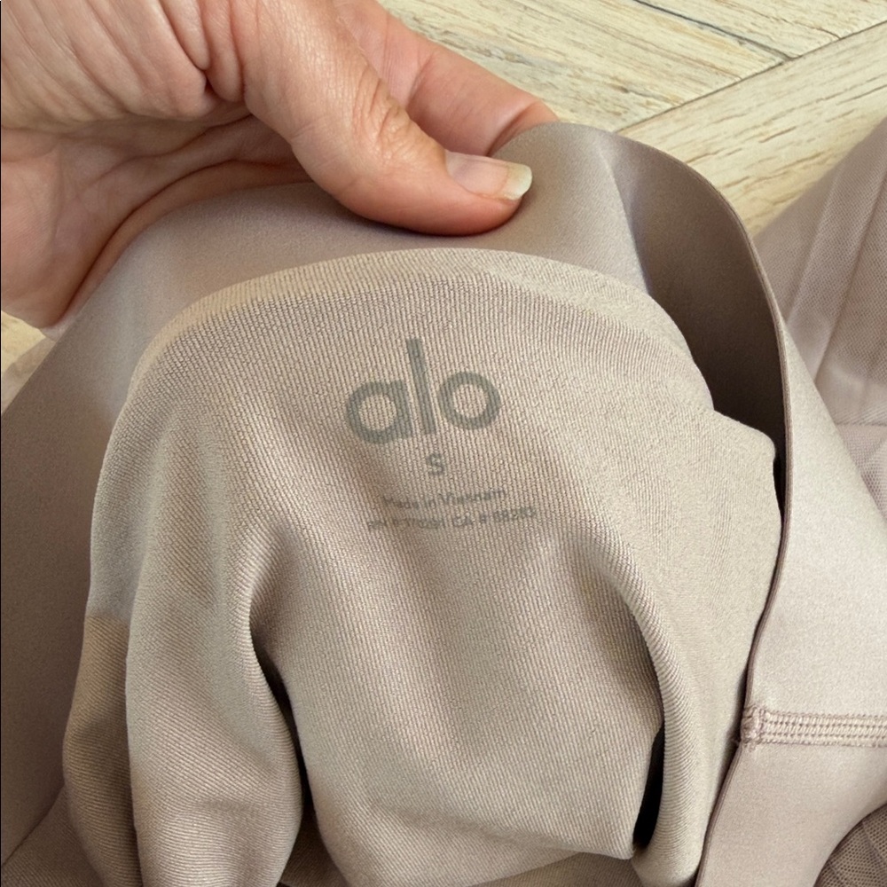 Alo Skirt - Picture 2 of 6